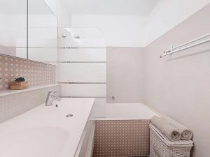 Appartements Apartment Le Bonaparte-2 by Interhome : photos des chambres