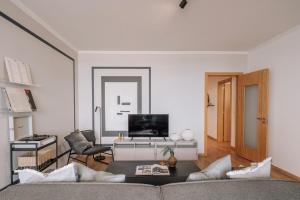 Herbert - 2 bedrooms and balcony in Areeiro