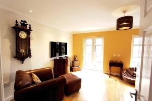 Immaculate 4BD Family Home in Lee on the Solent