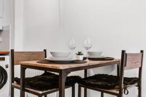 Scenic Stratford Stay Modern with Balcony