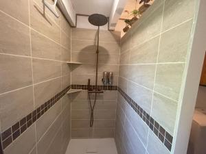 Appartements Nature&detente jacuzzi au pied du Mont Ventoux parking prive gratuit : photos des chambres