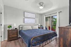 Family and Pet friendly ground level Condo, 4 mins to Silver Dollar City, Amazing Ozark Mountain Views