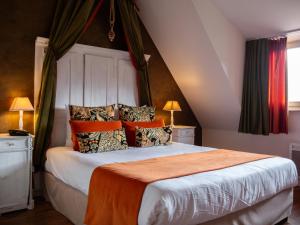 Hotels Hotel Restaurant Verger des Chateaux, Route des vins Haut-Koenigsbourg : Chambre Triple Confort