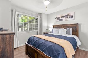 Family and Pet friendly ground level Condo, 4 mins to Silver Dollar City, Amazing Ozark Mountain Views