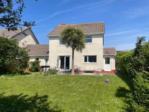 Palms - spacious, 3 bedroom, pet friendly, family holiday home