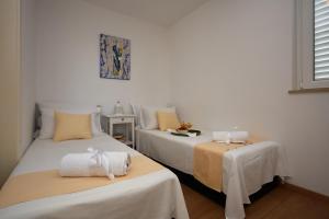 Johnnys place with free parking & balcony