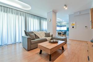 Elegant Sea View Stay - Piraeus Port