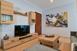 Elegant Sea View Stay - Piraeus Port