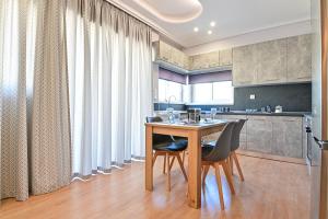 Elegant Sea View Stay - Piraeus Port