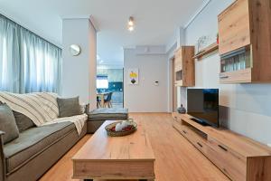 Elegant Sea View Stay - Piraeus Port