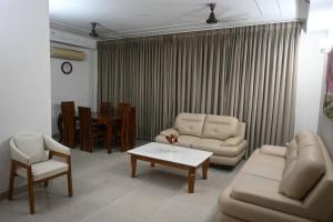 Luxurious 3BHK Apartment in Gurgaon with City and Garden Views