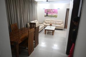 Luxurious 3BHK Apartment in Gurgaon with City and Garden Views