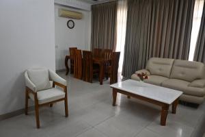 Luxurious 3BHK Apartment in Gurgaon with City and Garden Views