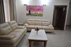 Luxurious 3BHK Apartment in Gurgaon with City and Garden Views