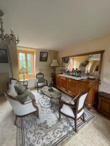 Sejours a la campagne Chateau de Clairefontaine du XVIIIeme siecle a Garchizy : photos des chambres