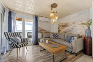 Delightful tiny river-view home