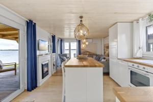 Delightful tiny river-view home