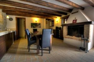 Wunderschönes Ferienhaus In Kotli Mit Grill, Gemeinschaftlichem Pool Und Terrasse
