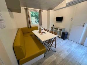 Campings Camping 4 etoiles - Piscine - ef00ai : photos des chambres