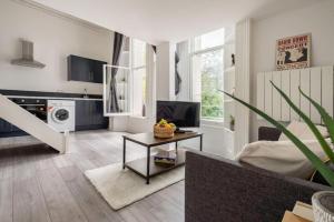 Parkside Hideaway Studio with Terrace