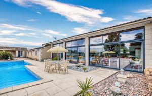 Maisons de vacances Cozy Home In Gardonne With Wifi : photos des chambres