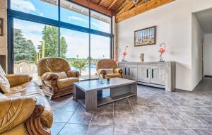 Maisons de vacances Cozy Home In Gardonne With Wifi : photos des chambres