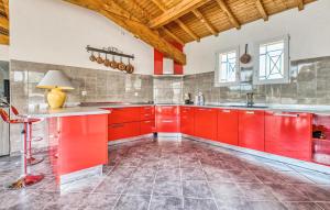 Maisons de vacances Cozy Home In Gardonne With Wifi : photos des chambres