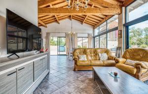 Maisons de vacances Cozy Home In Gardonne With Wifi : photos des chambres