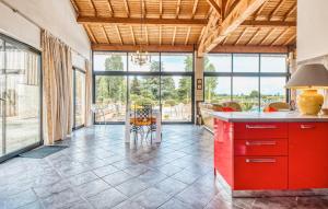 Maisons de vacances Cozy Home In Gardonne With Wifi : photos des chambres