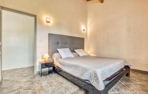 Maisons de vacances Cozy Home In Gardonne With Wifi : photos des chambres