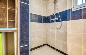 Maisons de vacances Cozy Home In Gardonne With Wifi : photos des chambres