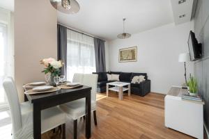 Elegant Apartment Ślężna in Wrocław with Parking by Noclegi Renters
