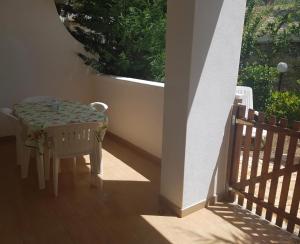 Repräsentative Zwei Zimmer Wohnung Mit Veranda Und Garten