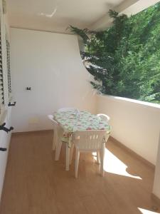 Repräsentative Zwei Zimmer Wohnung Mit Veranda Und Garten