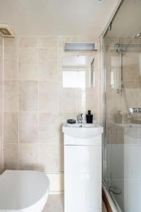 Parkside Hideaway Studio with Terrace