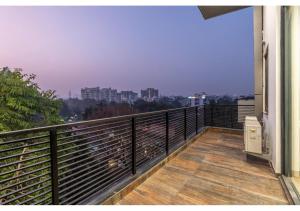 Wandr Hotel Golf Course Road, Near Cyber City, Gurugram