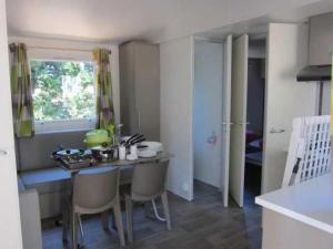 Campings Camping 3 etoiles - Piscine - eebeae : photos des chambres
