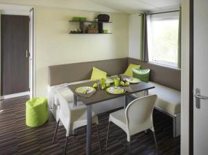 Campings Camping 4 etoiles - Parc aquatique - efaaa0 : photos des chambres