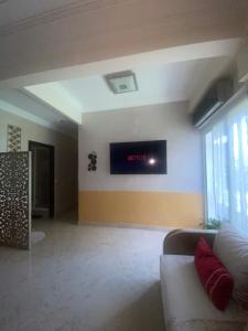 Appart bien équipé avec jardin privé à California