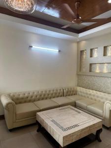 Luxurious Gurugram Apartment for Rent - Entire House with City Garden Views