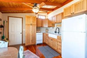 Peaceful Lakefront Cabin