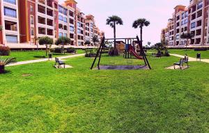 Los Cisnes, Isla Canela - By AC REAL