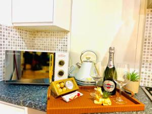 Canary Wharf Base Fast Wi-Fi & Riverside Walks