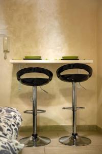 Central charm modern 2br apt-Free parking near