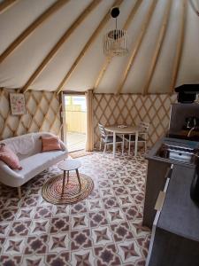 Yourte - Terracotta - Climatisée -Les Belles Ouvrières