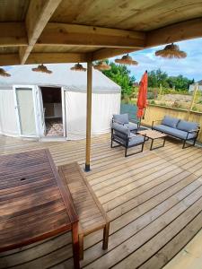 Chalets Yourte - Terracotta - Climatisee -Les Belles Ouvrieres : photos des chambres