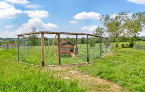 Maisons de vacances 3 Bedroom Amazing Home In Grandmesnil : photos des chambres