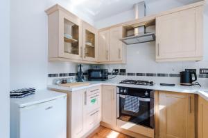 Stunning Warrington Home with Parking, Fully Equipped, Contractors, Families, Groups, Working Professionals