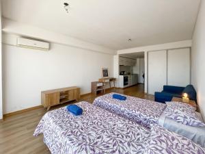 Studio Apartment on 13th Floor with balcony terrace
