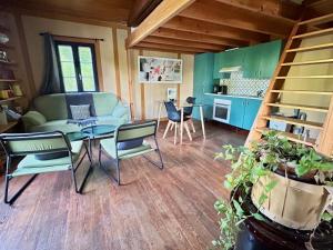 Maisons de vacances Le chalet bucolique au bord de l'eau : photos des chambres